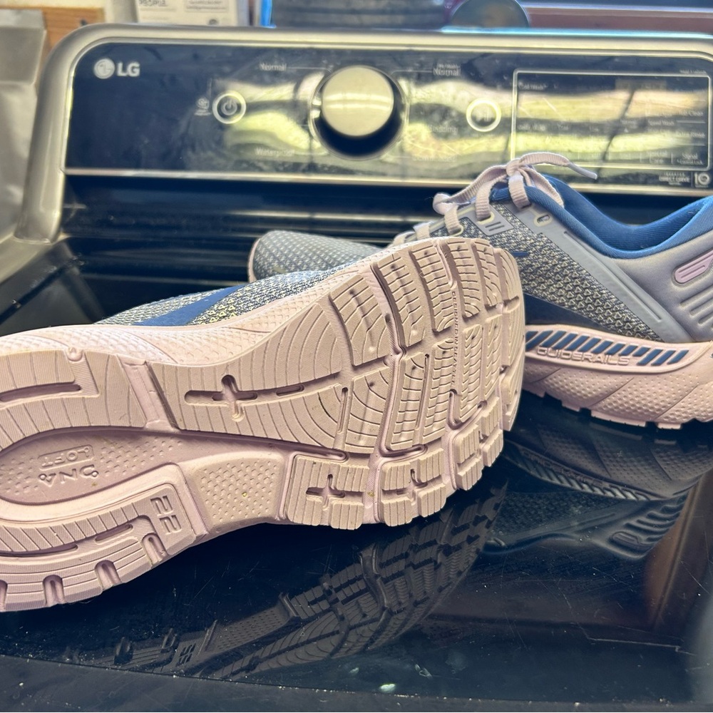Brooks Women’s Adrenaline GTS Running Shoes - Blue & Pale Pink - Picture 4 of 4